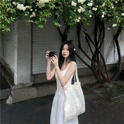 裸女游城